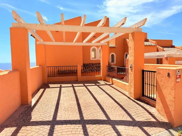 Chalet pareado en calle Girasoles