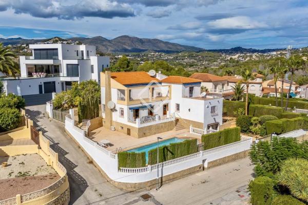 Casa independiente en Urbanización Ortenbach