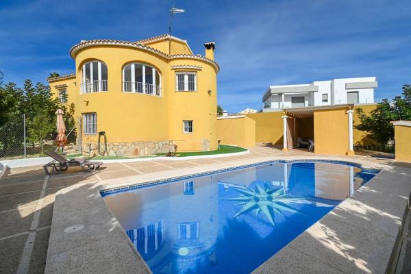 Casa independiente en Urbanización Ortenbach