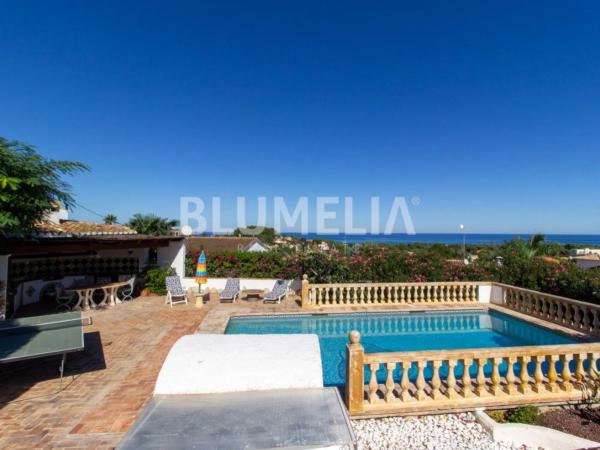 Casa independiente en calle Orquidia