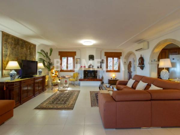 Casa independiente en calle Orquidia