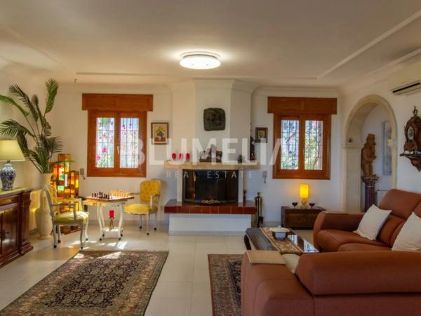 Casa independiente en calle Orquidia