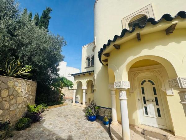 Casa independiente en calle Flor de Neu