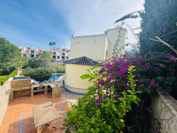 Casa independiente en calle Flor de Neu