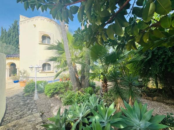 Casa independiente en calle Flor de Neu