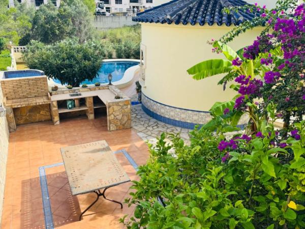 Casa independiente en calle Flor de Neu