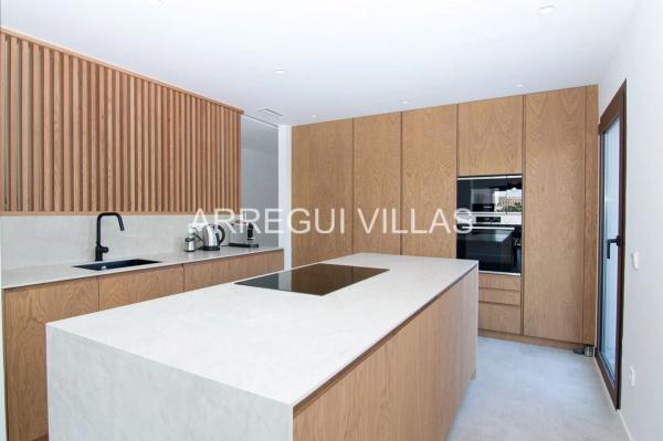 Casa independiente en CL Artemis