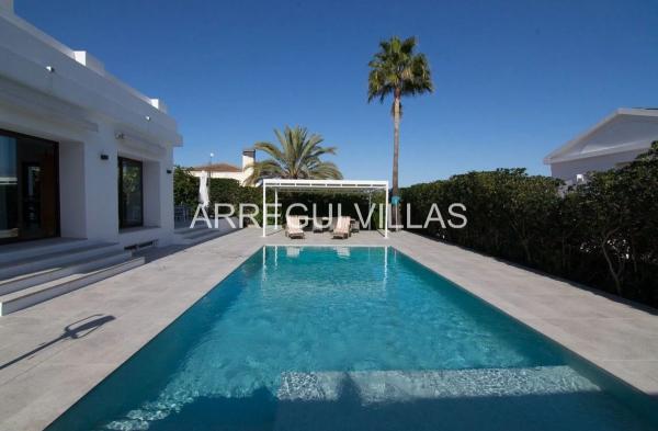 Casa independiente en CL Artemis