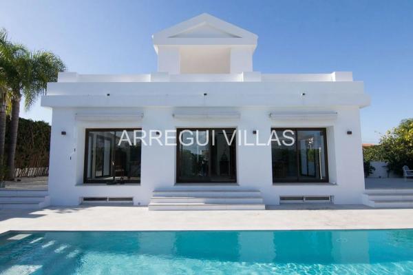 Casa independiente en CL Artemis