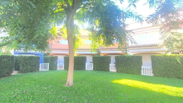 Chalet adosado en carretera de les Marines, 31