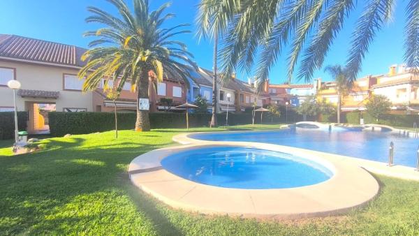 Chalet adosado en carretera de les Marines, 31