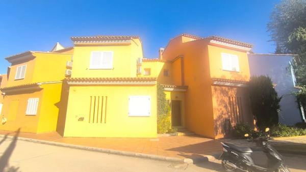 Chalet adosado en carretera de les Marines, 31