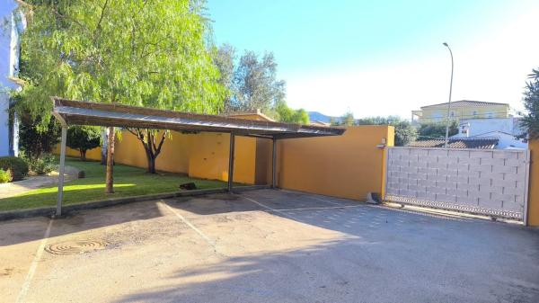 Chalet adosado en carretera de les Marines, 31