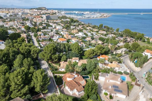 Casa independiente en calle Columba