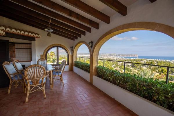 Casa independiente en calle Naranjo