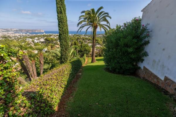 Casa independiente en calle Naranjo