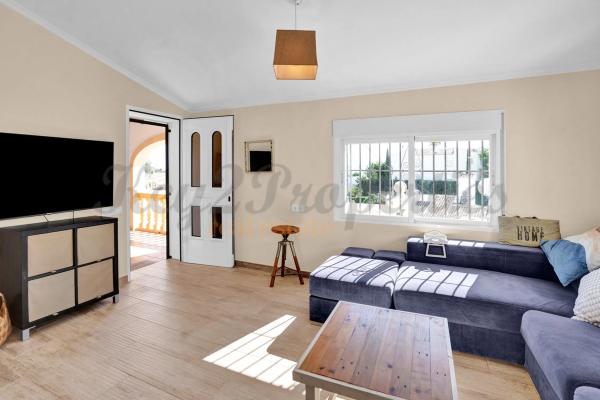 Casa independiente en calle Alfafara