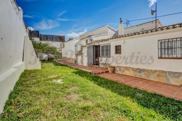 Casa independiente en calle Alfafara