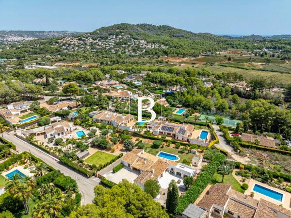 Casa independiente en calle Lluca