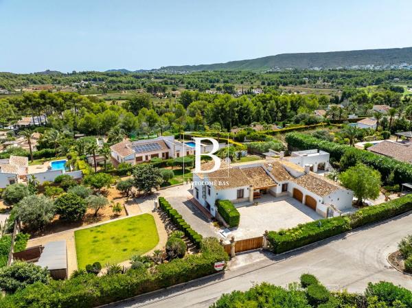 Casa independiente en calle Lluca
