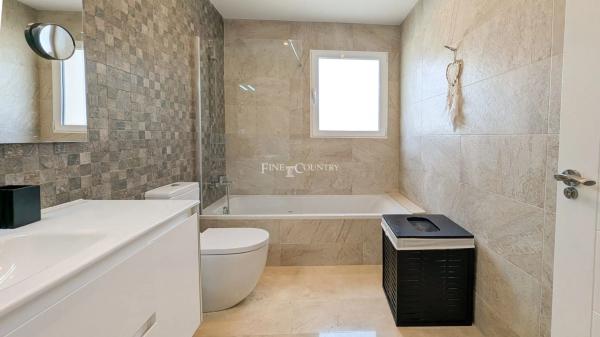 Casa independiente en calle Lago Como