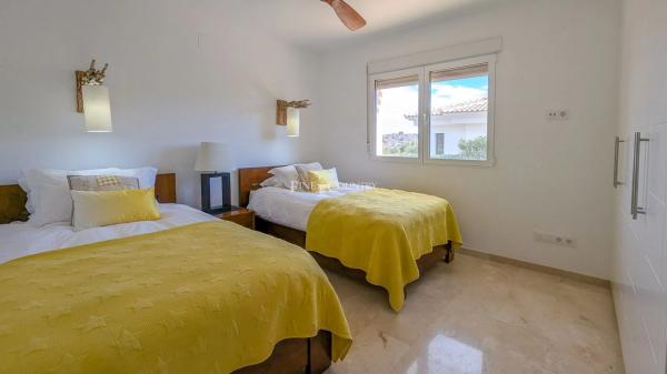 Casa independiente en calle Lago Como