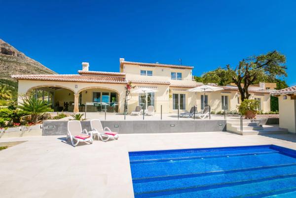 Casa independiente en calle Tarrasa