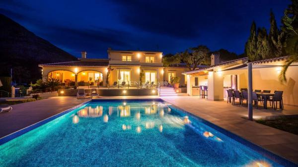 Casa independiente en calle Tarrasa