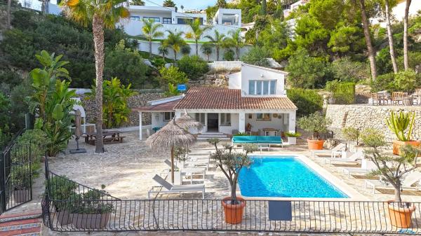 Casa independiente en calle Beniarrés