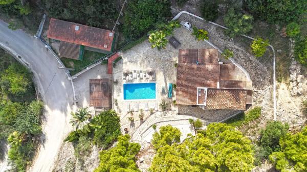 Casa independiente en calle Beniarrés