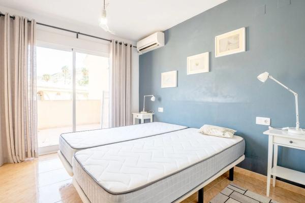 Chalet adosado en calle Pegàs