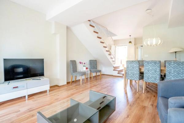 Chalet adosado en calle Pegàs