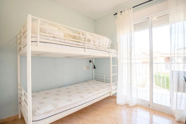 Chalet adosado en calle Pegàs