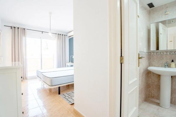 Chalet adosado en calle Pegàs