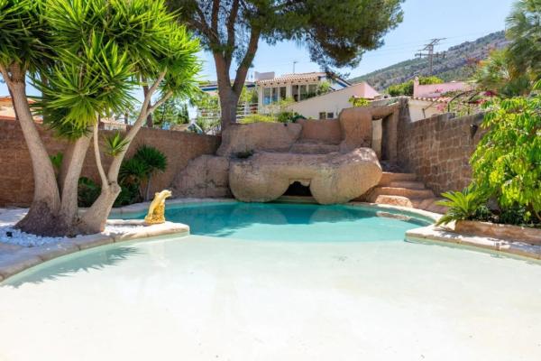 Casa independiente en calle Cormorà