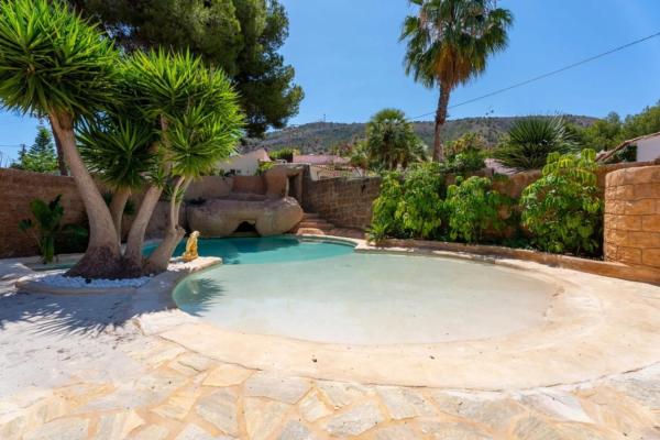 Casa independiente en calle Cormorà