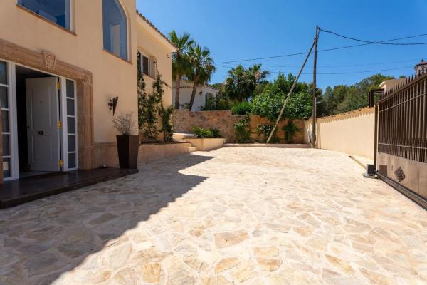 Casa independiente en calle Cormorà