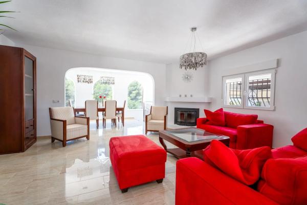 Casa independiente en calle Cormorà