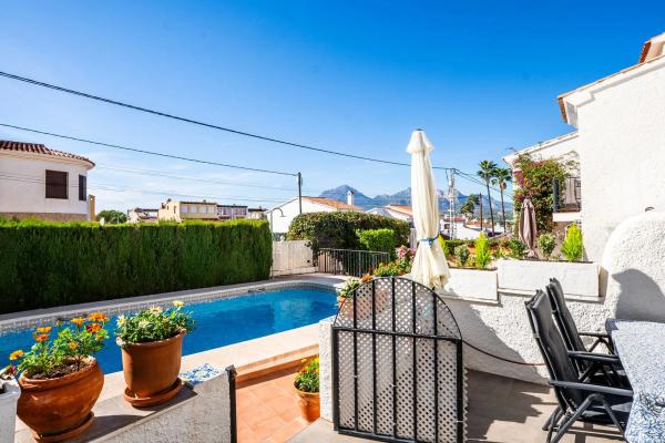 Chalet adosado en calle Pegàs