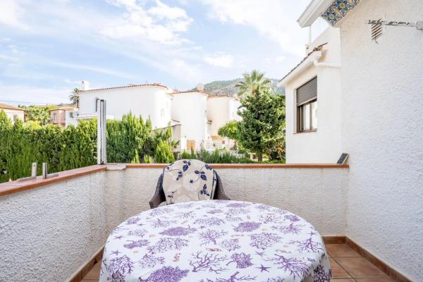 Chalet adosado en calle Pegàs