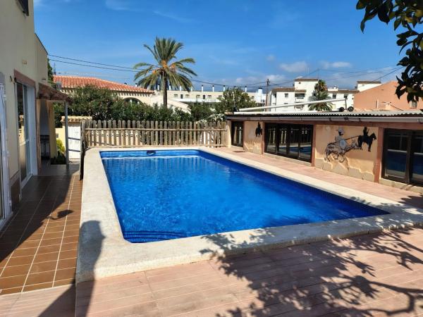 Chalet pareado en calle Tucà