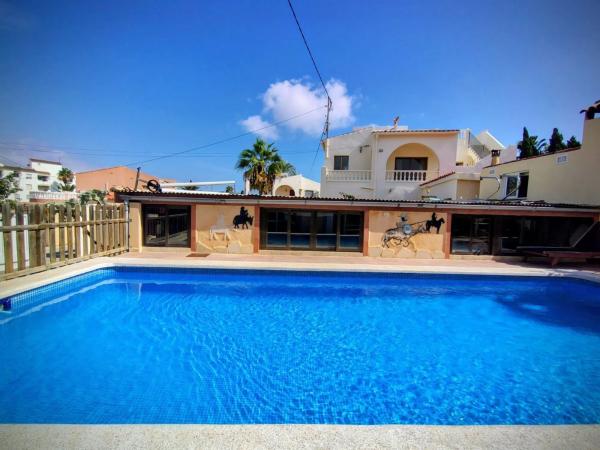 Chalet pareado en calle Tucà