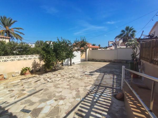 Chalet pareado en calle Tucà