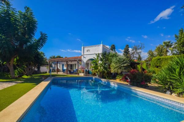 Casa independiente en calle Eurim