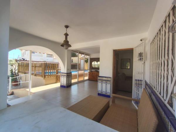 Chalet pareado en calle Tucà