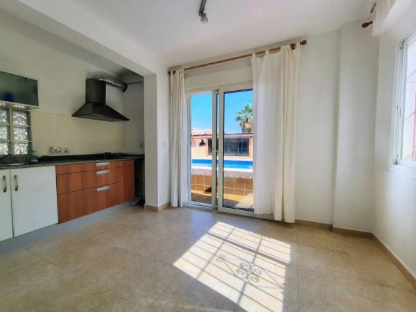 Chalet pareado en calle Tucà