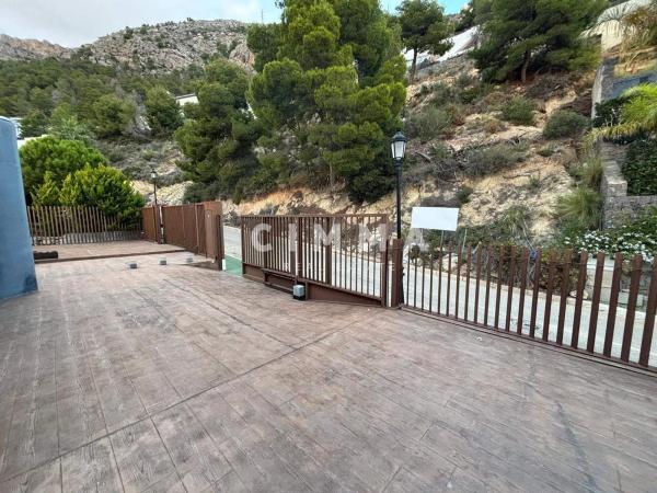 Casa independiente en calle Alemania