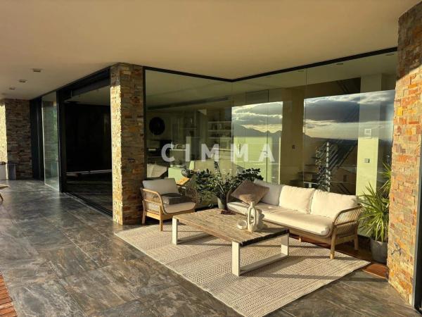 Casa independiente en calle Alemania