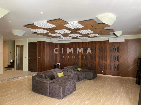 Casa independiente en avenida Europa