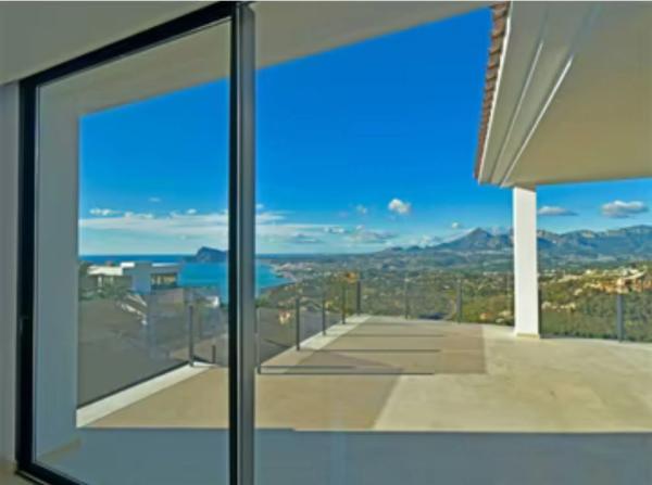 Casa independiente en avenida Europa s/n